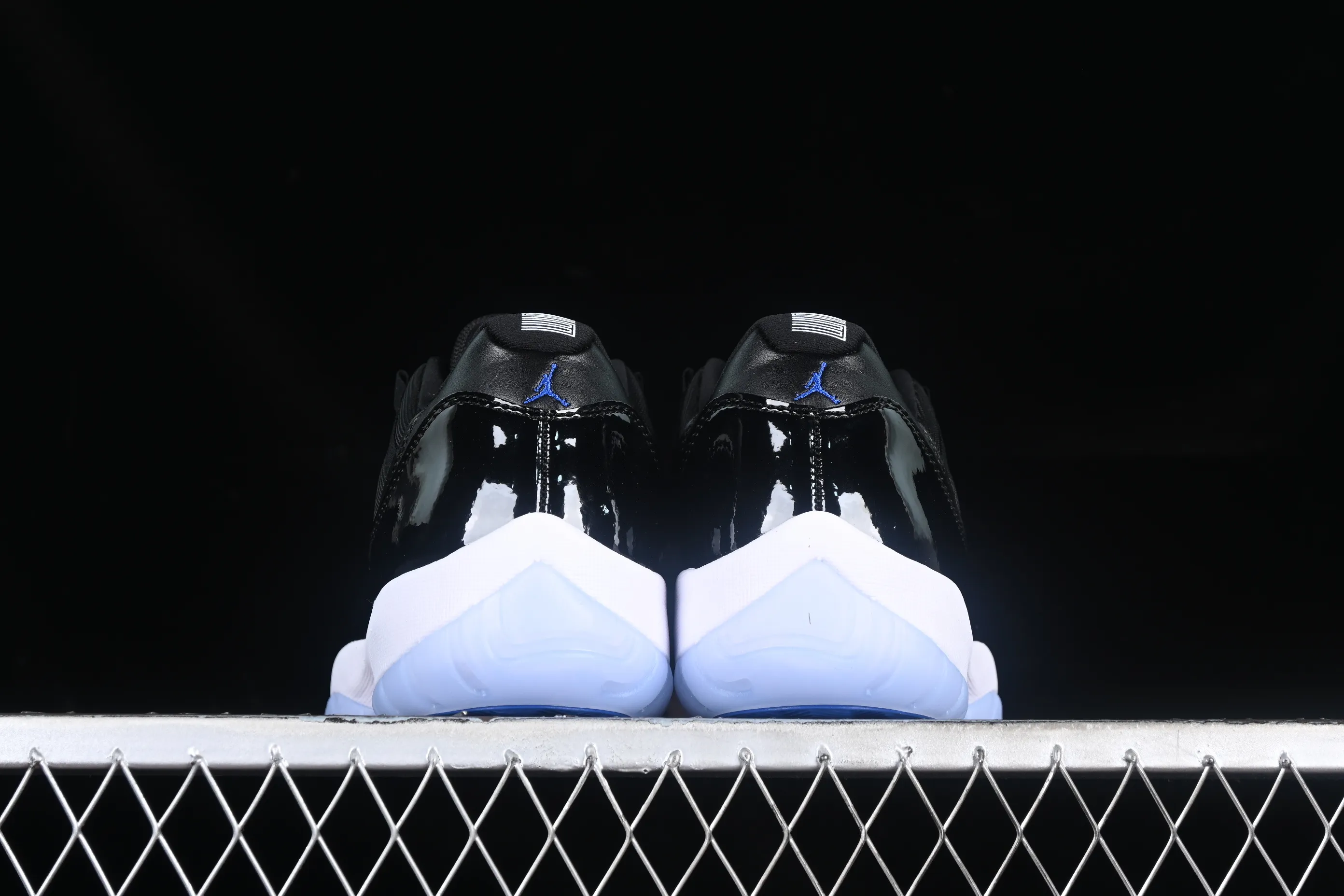 All categories Air Jordan Jordan series basketball shoes Air Jordan 11 F version Air Jordan 11 Low "Space Jam" AJ11 Joe 11 slam dunk real standard real carbon low-top basketball shoes FV5104-004